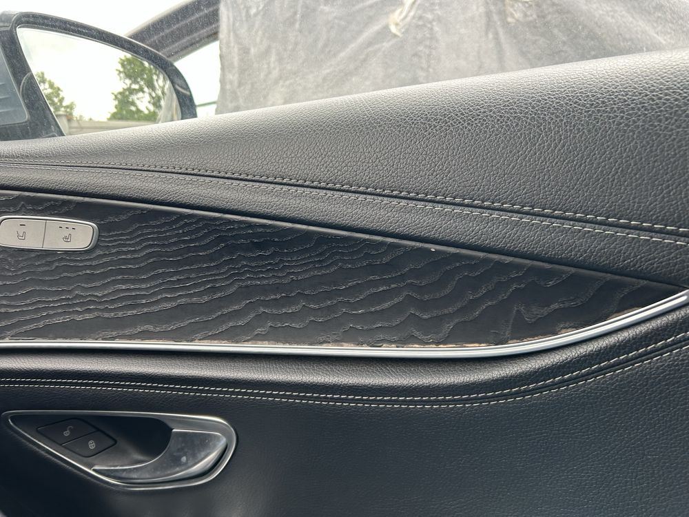 Trimuri lemn  uși interior Mercedes W213
