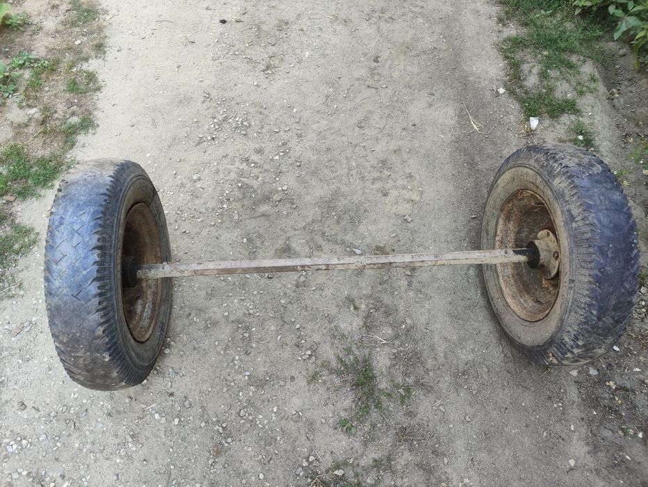 Punte pentru remorca cu genti de Aro.
1.2m intre roti, hexagon brut de