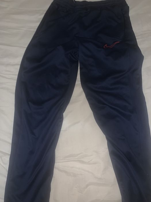 Pantaloni nike .