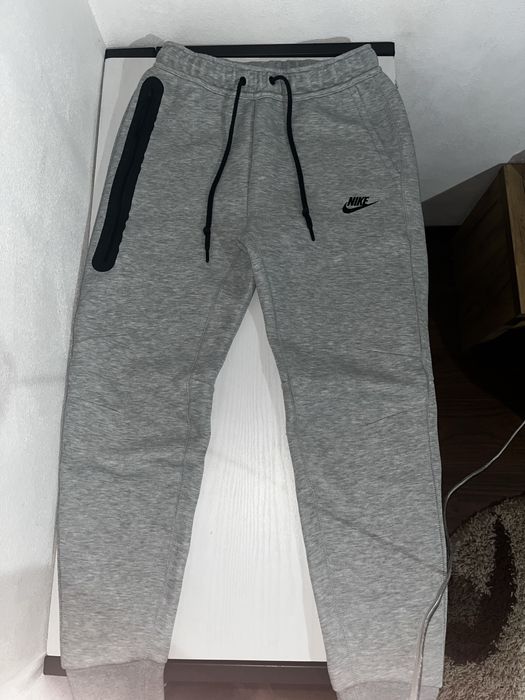 Pantaloni Nike Tech