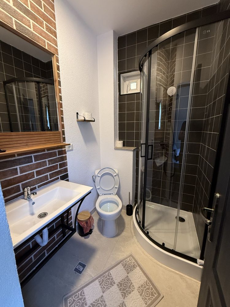 Cabana  cu piscinǎ si ciubǎr