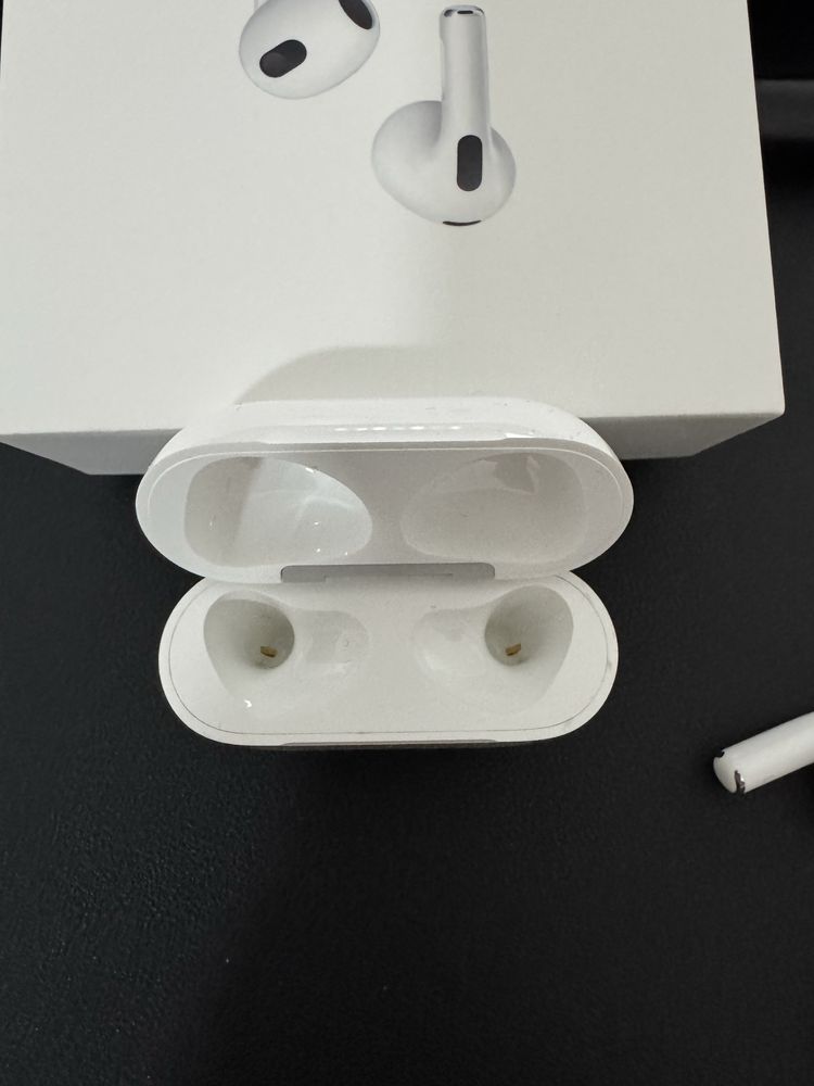 Оригинальные Airpods 3 в хорошем состоянии