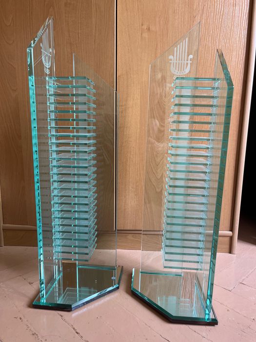 Стильные подставки под диски