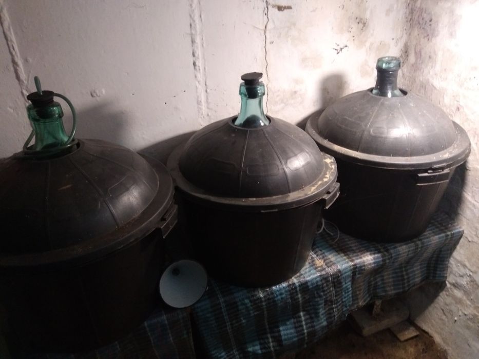 Ofer la vânzare zdrobitor și 4 damingene