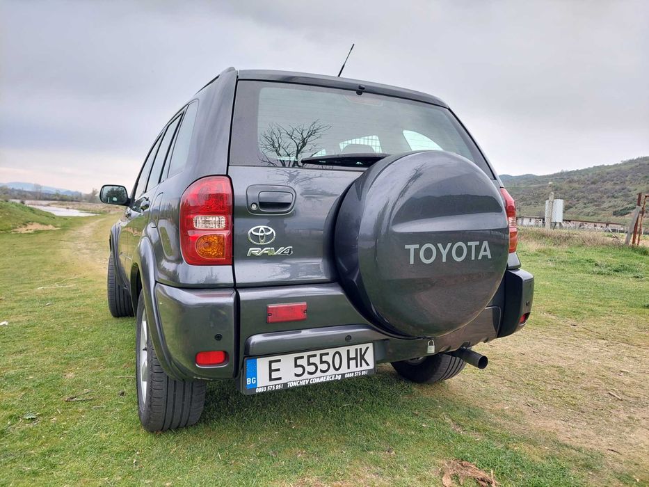 Продавам Тойота РАВ 4