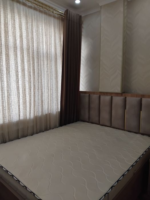 Qarshi shaxar kup qavatlik dom 1 etajdan 5 xonalik uy.