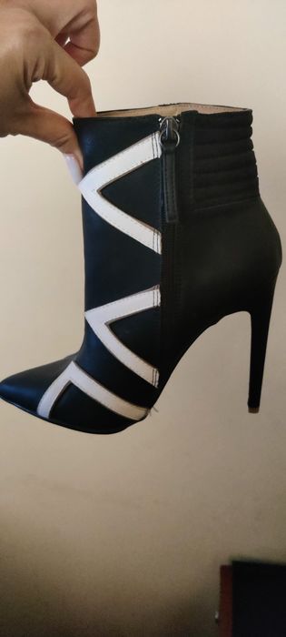 Botine model animal print zebra