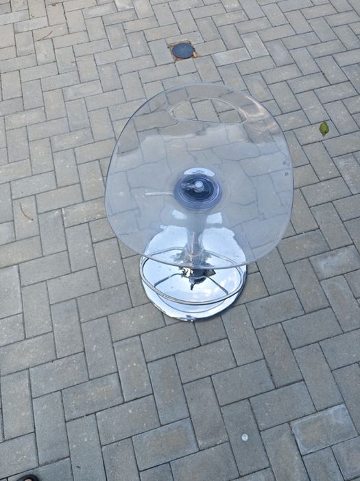 Продавам бар стол