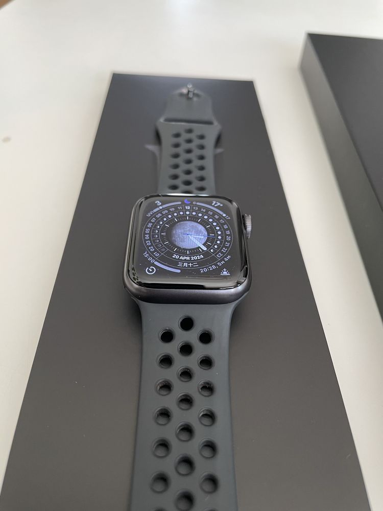 Apple Watch Nike SE 2022, 40 mm Negru
