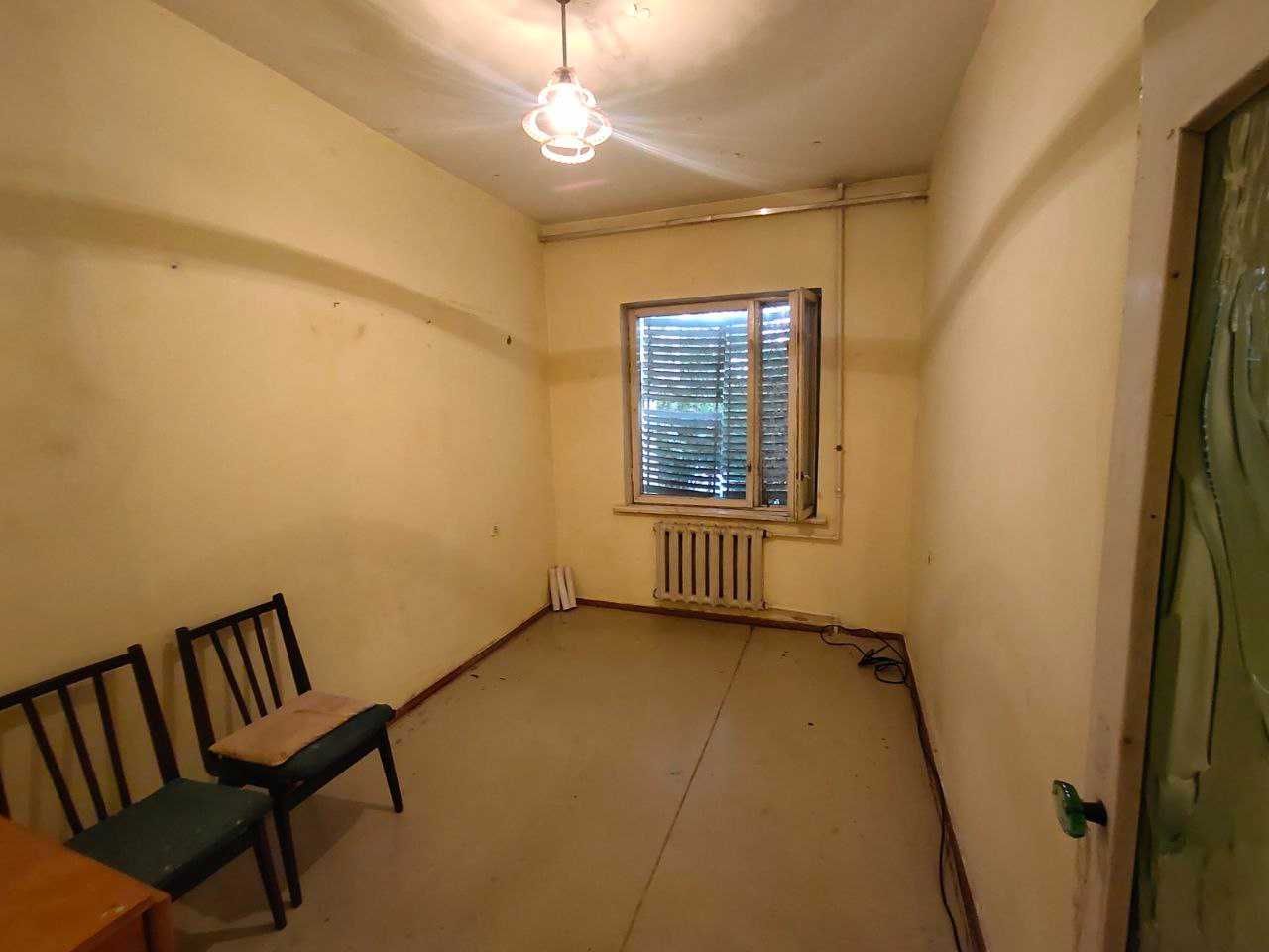 Срочно продаю. Юнусабад 17-кв, 2-к квартира, 56м²,1/5 эт. Без ремонта"