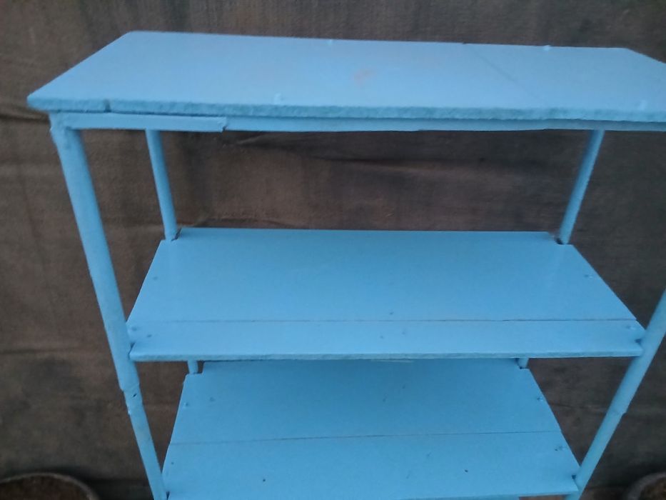 Полка сотилади стелаж