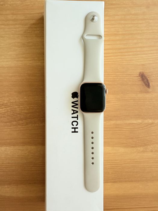 Apple Watch SE 40 mm Aluminium Gold Case