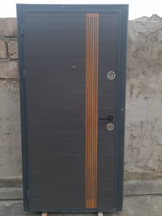 Есік сатылады, жақсы жағдайда