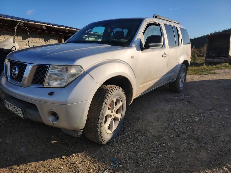 Vând Nissan pathfinder