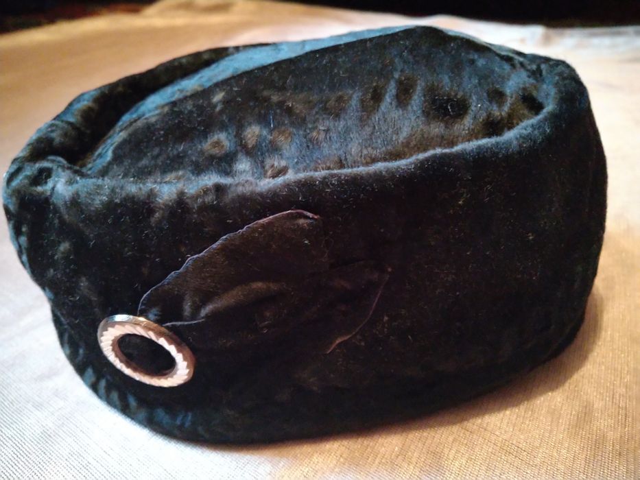 Шапка женская каракулевая