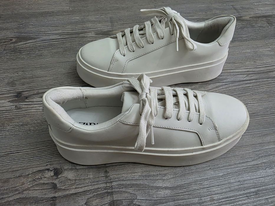 Zara,nr 41, merg 41-42, piele , minunatiiii,foarte usori si comozi,  i