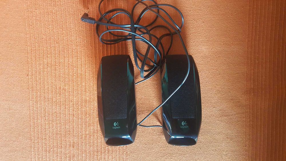 Vând boxă CAT 100W  8 Ohm, set boxe Logitech şi un set de 2 difuzoare