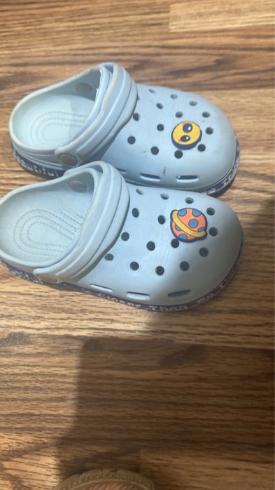 Продаю детские кроксы