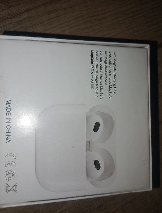 Новый без проводноии наушник