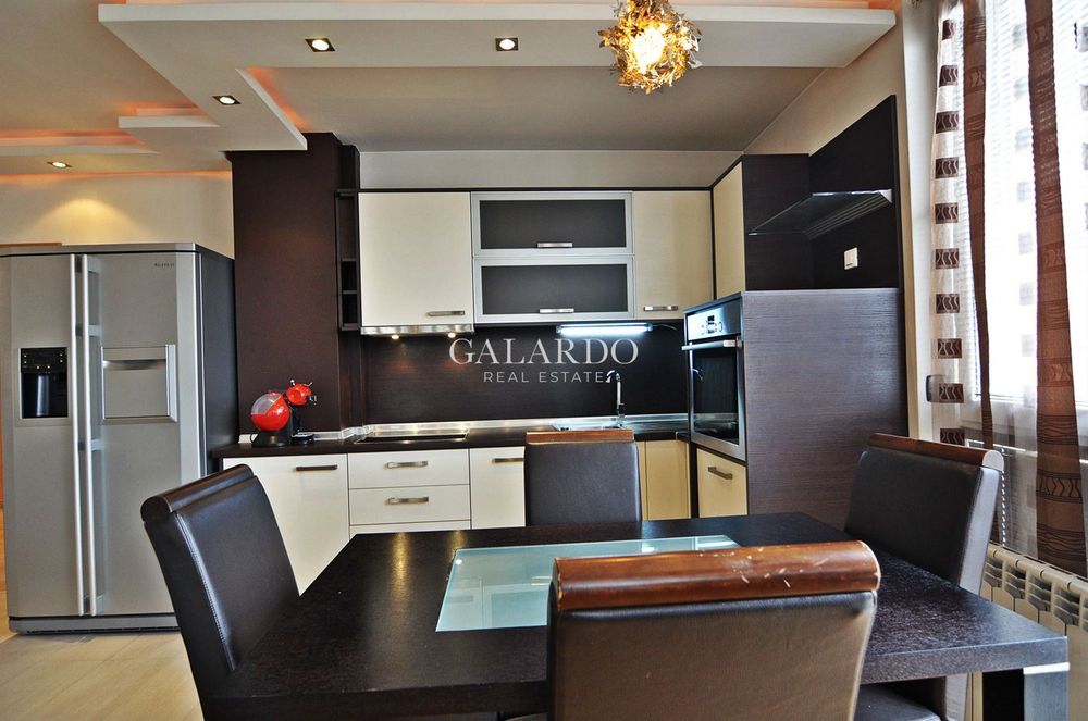 Дава се под наем Тристаен апартамент в София, Център - 89 кв.м за 700 € - Снимка #5