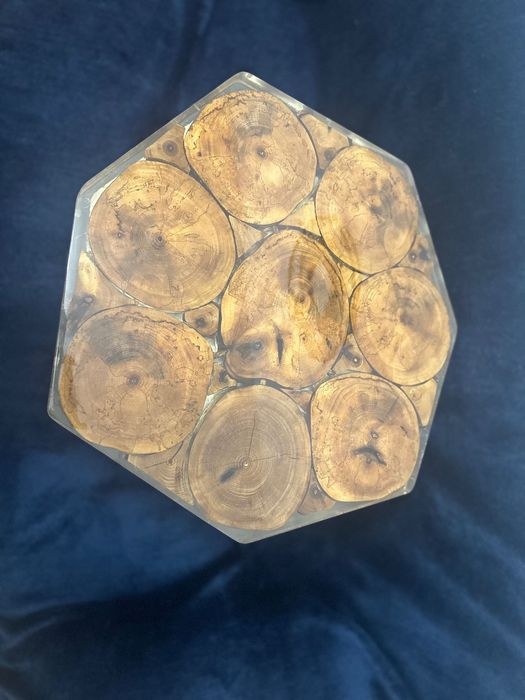 Măsuță de cafea handmade lemn nuc rășină epoxidică