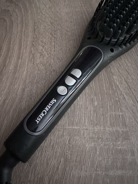 Четка за изправяне на коса SilverCrest с регулиране на температурата