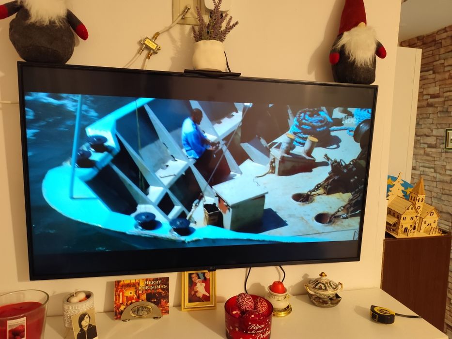 Televizor LG  îl vand că vreau sa mi iau unul mai mare.