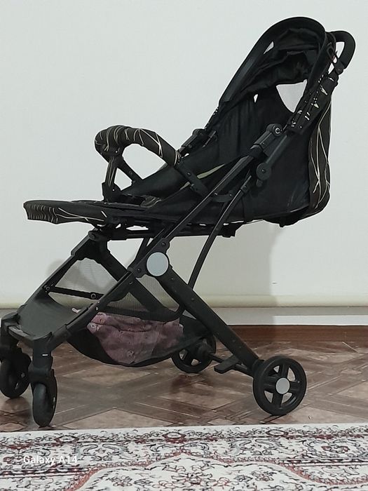 Срочно продам коляску .новый ребенок не лежал. Цена 18тыс. Торг  есть.