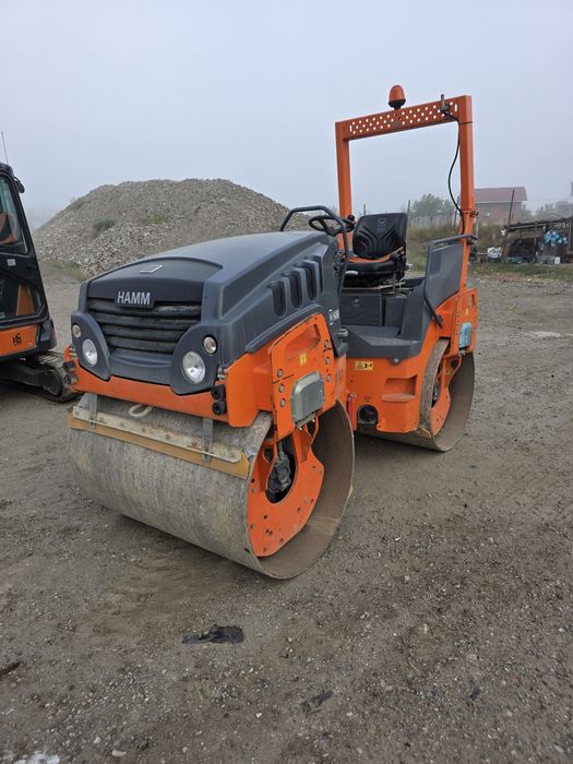 Compactor , excavator ,  bobcat pe senile