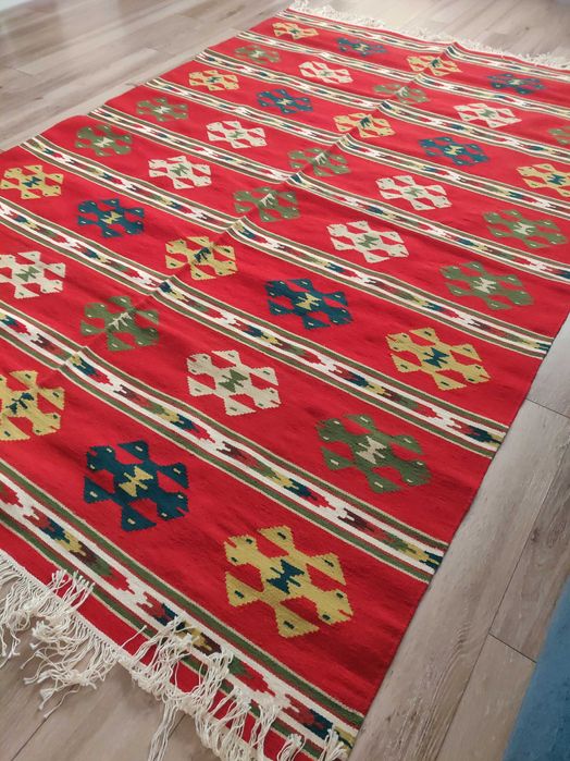 Covor oltenesc din lana cu motiv traditional - nou, impecabil