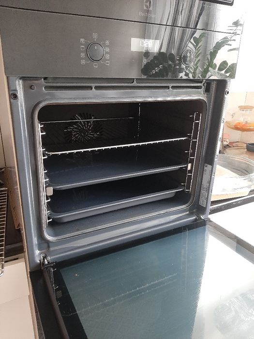 Духовка Electrolux 0ee5c61z