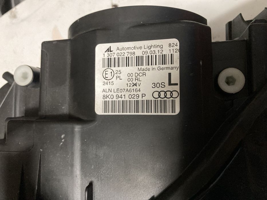 Far xenon Audi A4 B8 stanga