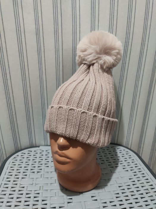 Căciulă damă cu pompom