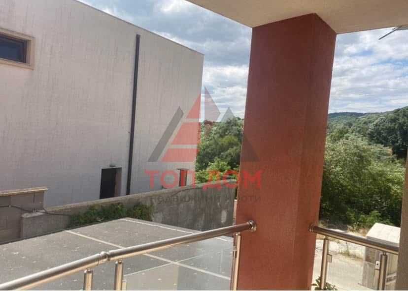 Дава се под наем Тристаен апартамент в Варна, м-т Сотира - 70 кв.м за 612 € - Снимка #1