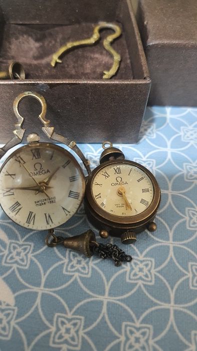 Ceas Omega , doua ceasuri