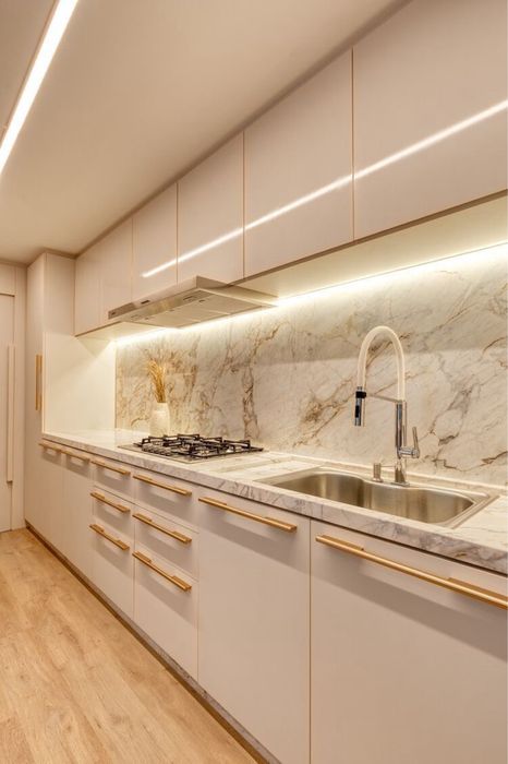 Placi din PVC cu aspect de marmura ce transforma spatiul in eleganta