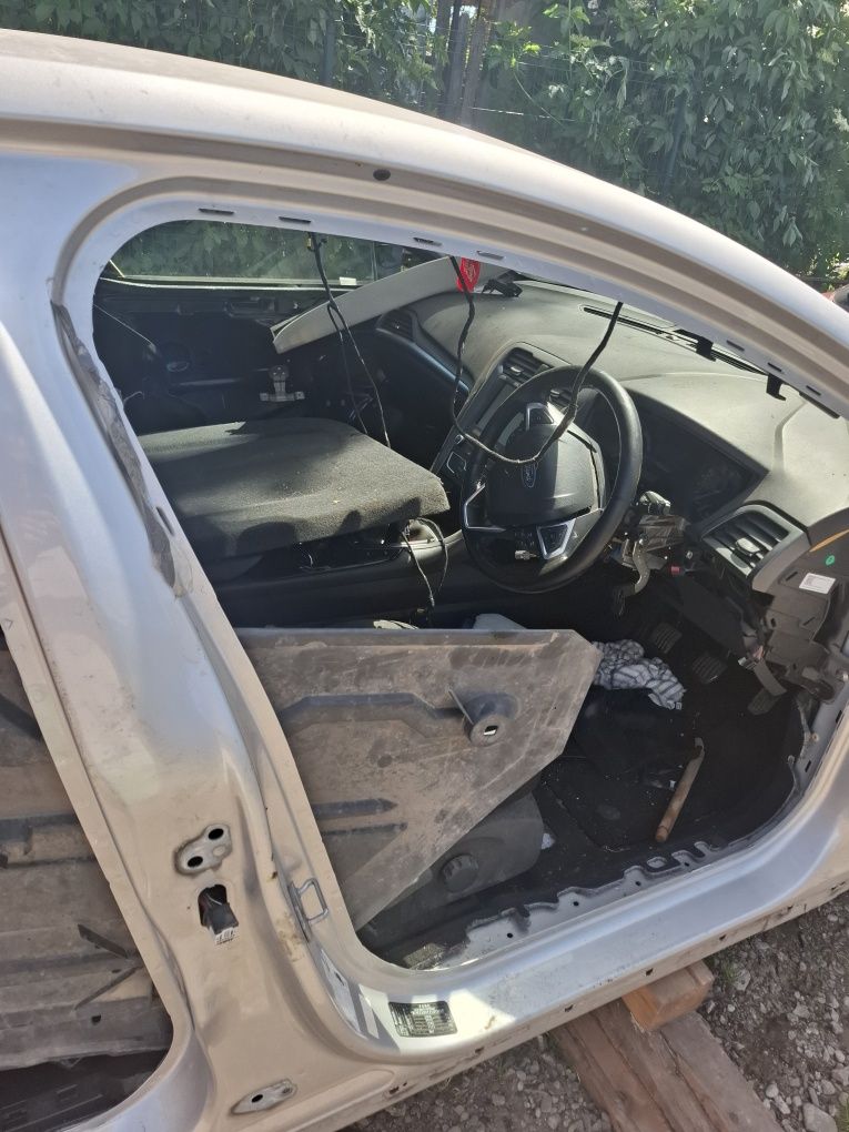 Ford mondeo mk5 pentru dezmembrat.