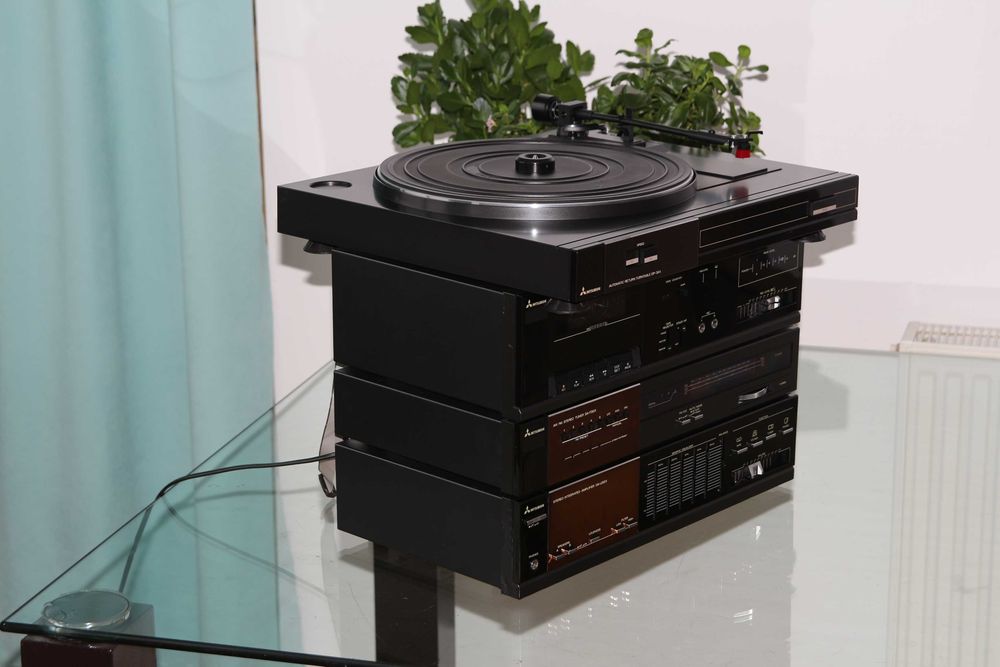 Sistem audio Mitsubishi functional