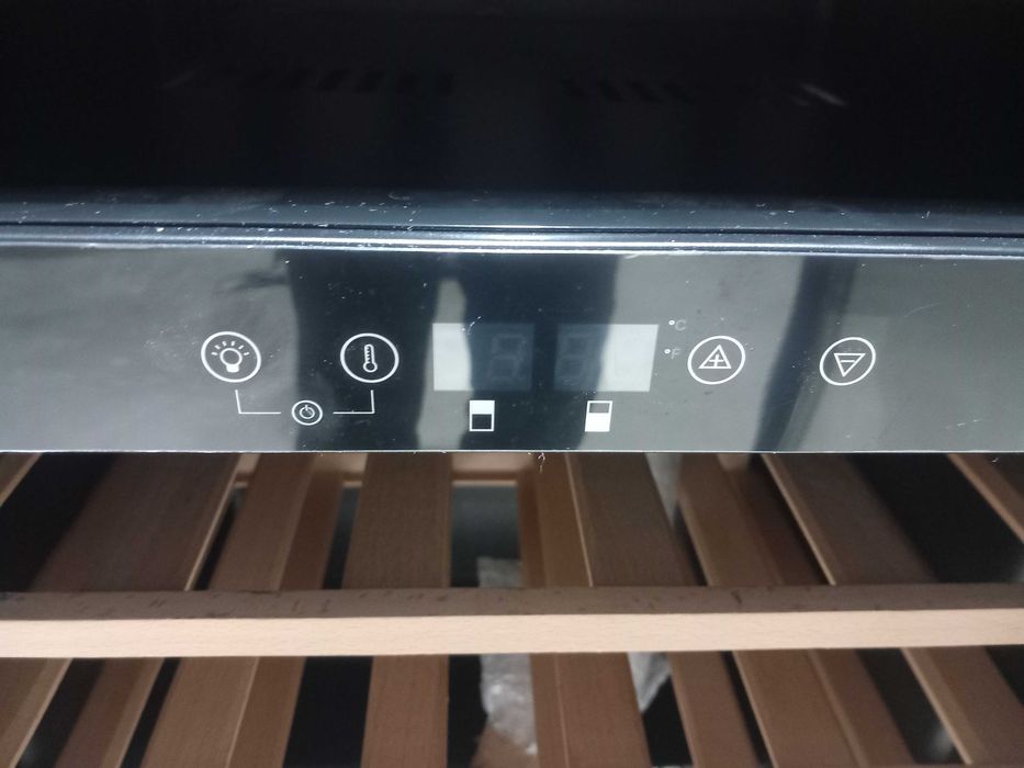 SUPER OFERTA Frigider  de vinuri