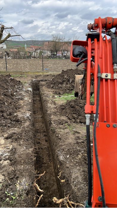 Inchiriez miniexcavator, miniexcavator de inchiriat