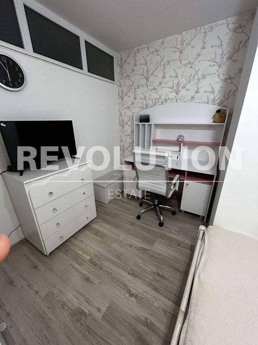 Тристаен апартамент в района на Възраждане 1!