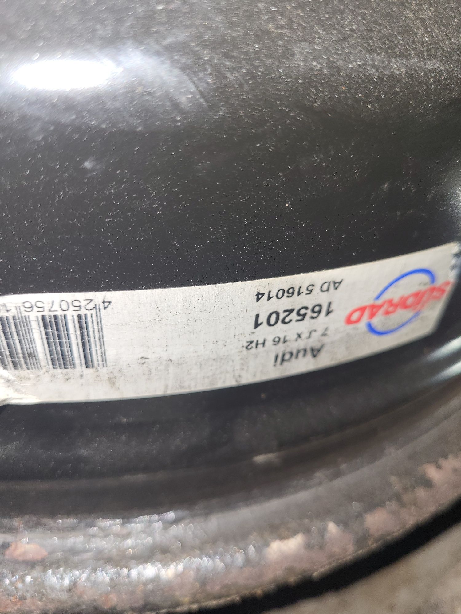 Jenti Audi originale de 16 cu capace originale