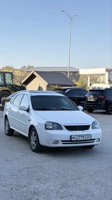 Срочна ласети 1.8 2009 сотилади