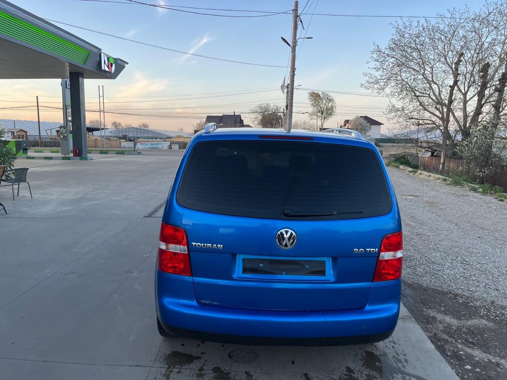 Volkswagen Touran 7 locuri