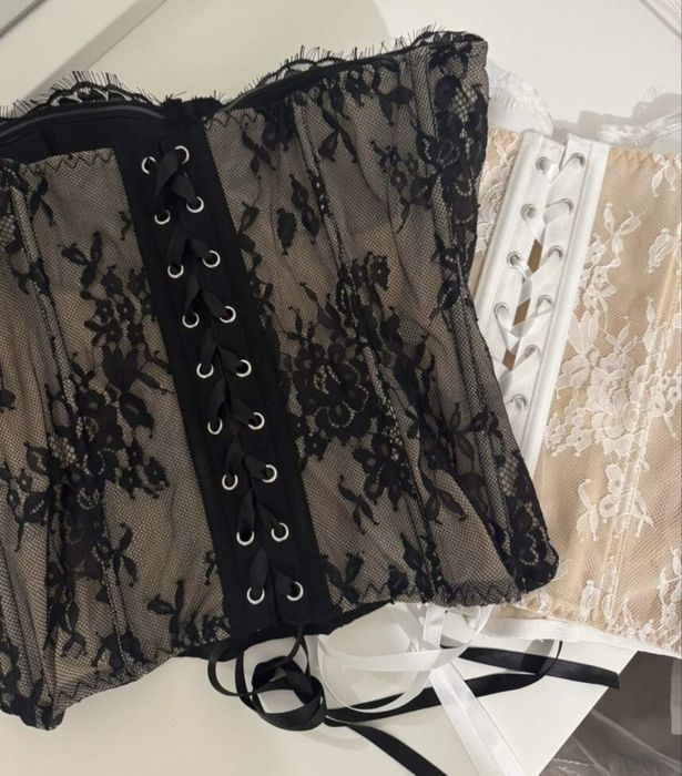 Корсет с дантела и връзки