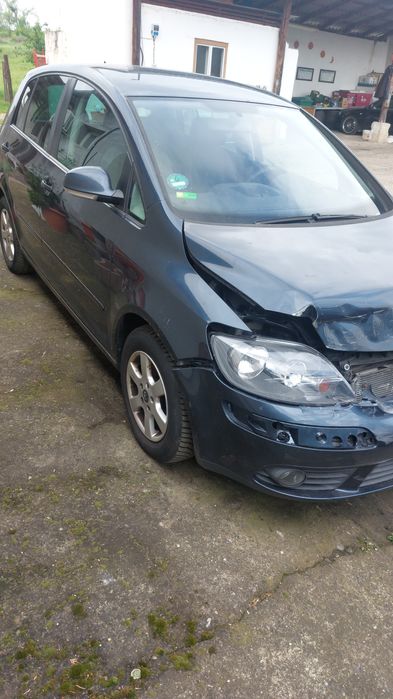 Vand Golf V Plus 2 tdi avariat