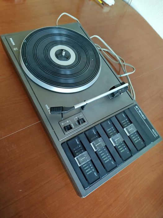 Pick-up Philips model 22 AF 400 cu amplificare interna! Made in France