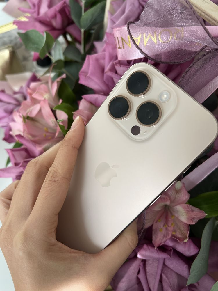 Iphone 16 pro 256 гб в золотистом цвете, аккумулятор 100%