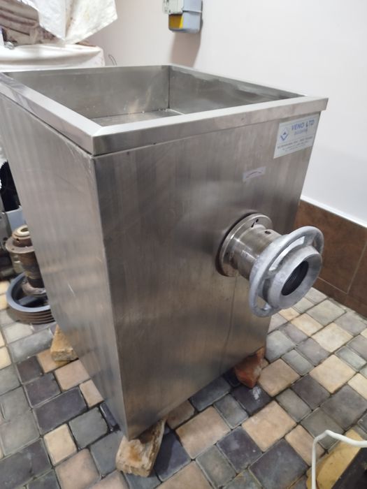 Колбасное оборудование Мясорубка промышленная 114 ствол