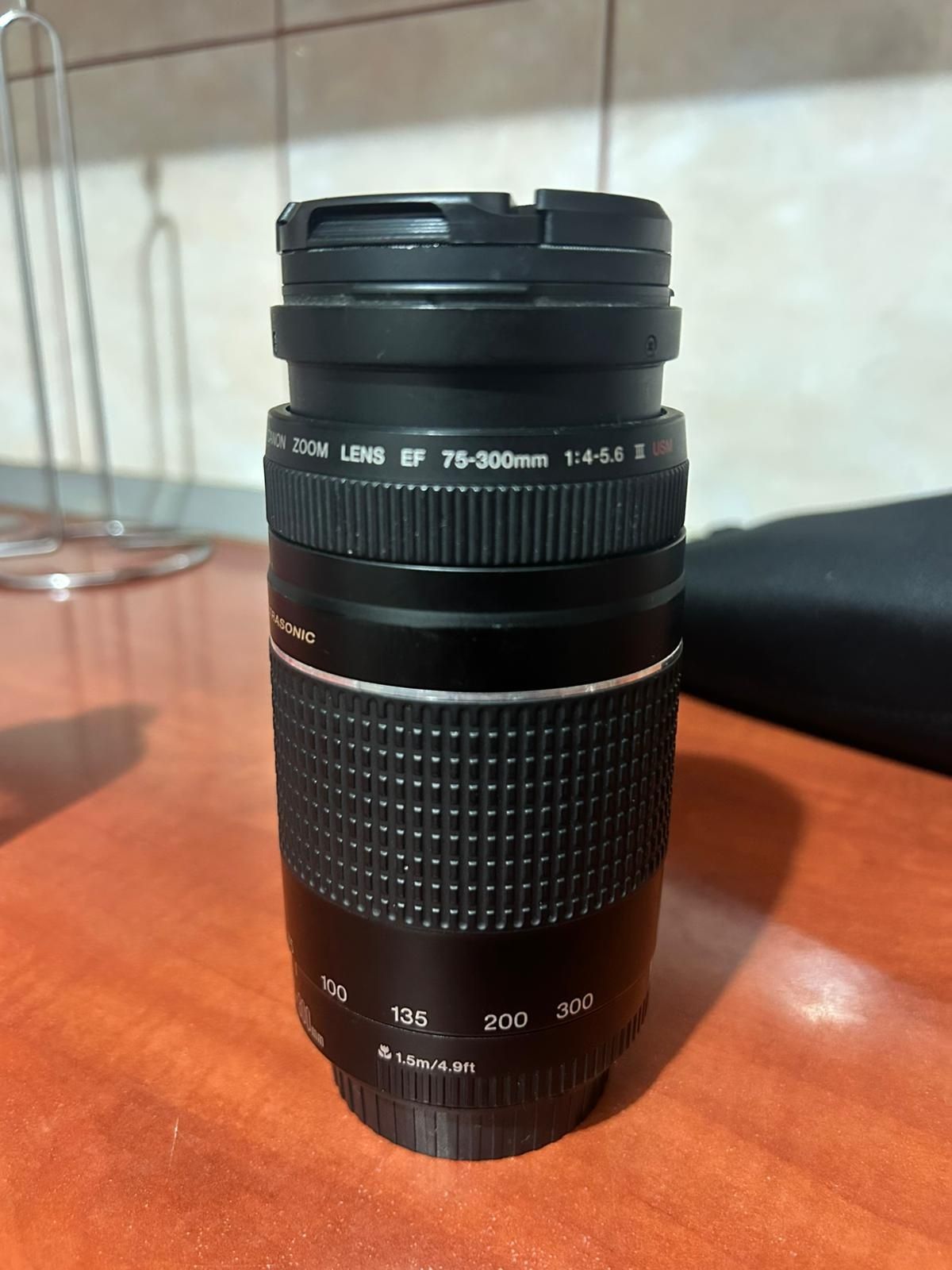 Canon EF 75-300mm f/4-5.6 III USM + Filtru UV(N) 58mm – Funcțional,